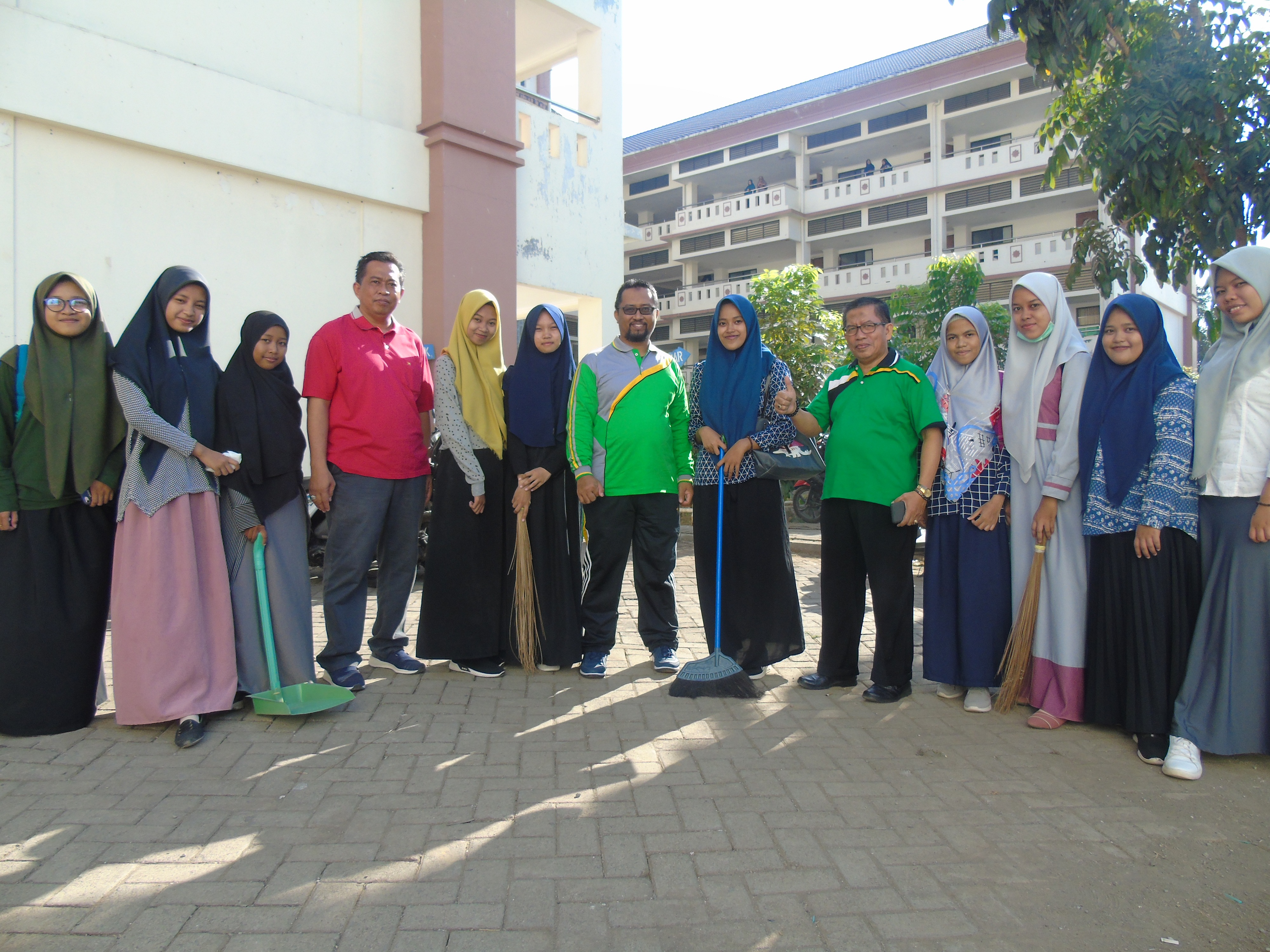 Jumat Bersih Lingkup Fakultas Tarbiyah dan Keguruan UIN Alauddin Makassar